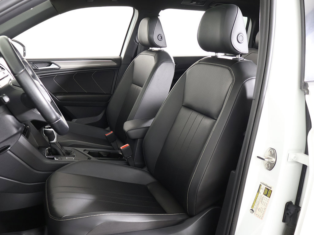 Used 2023 Volkswagen Tiguan SE R-Line FWD image 33