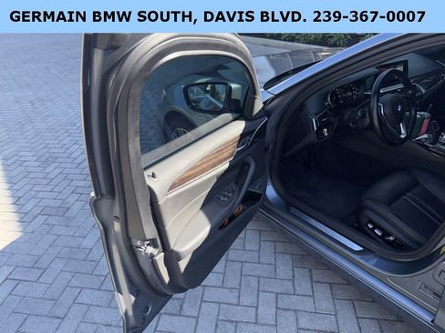 Used 2019 BMW 530i xDrive w/ Premium Package image 9