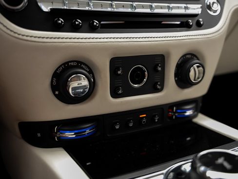 Used 2018 Rolls-Royce Wraith RWD image 50