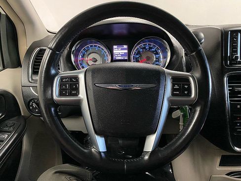 Used 2012 Chrysler Town & Country Touring image 22