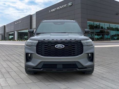 Used 2025 Ford Explorer ST-Line w/ ST-Line Street Pack AWD/4WD image 8