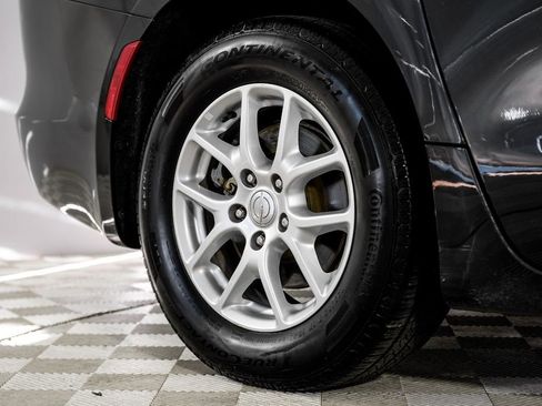 Used 2020 Chrysler Voyager Lxi image 56