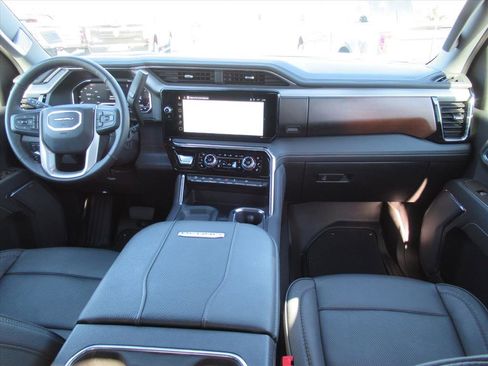 Used 2025 GMC Sierra 3500 Denali w/ Denali Reserve Package image 17