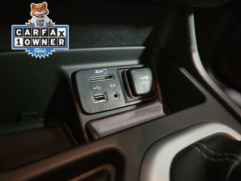 Used 2018 Jeep Cherokee Latitude Plus w/ Comfort/Convenience Group FWD image 19