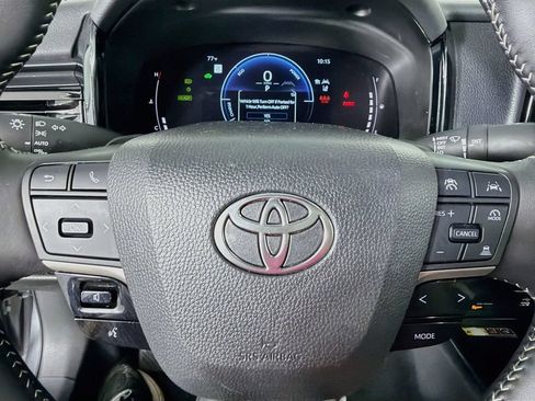 Used 2025 Toyota Camry SE FWD image 16