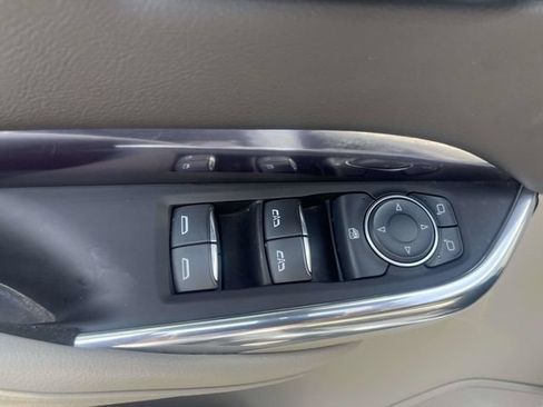 Used 2023 Cadillac XT4 Luxury w/ Cold Weather Package FWD image 19