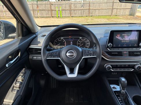 Used 2025 Nissan Altima 2.5 SV FWD image 27