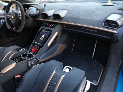 Used 2024 Lamborghini Huracan Tecnica image 7