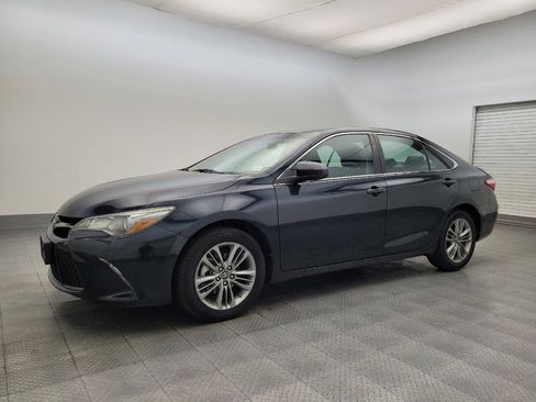 Used 2016 Toyota Camry SE image 2