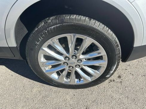 Used 2017 Cadillac XT5 Platinum w/ Driver Assist Package AWD/4WD image 10