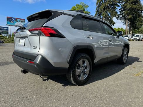 Used 2022 Toyota RAV4 XLE AWD/4WD image 6