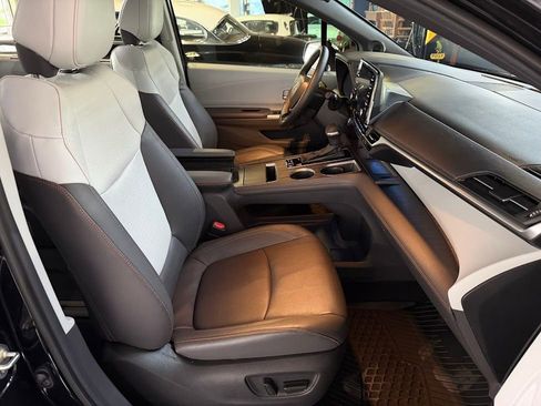 Used 2023 Toyota Sienna XSE AWD/4WD image 15