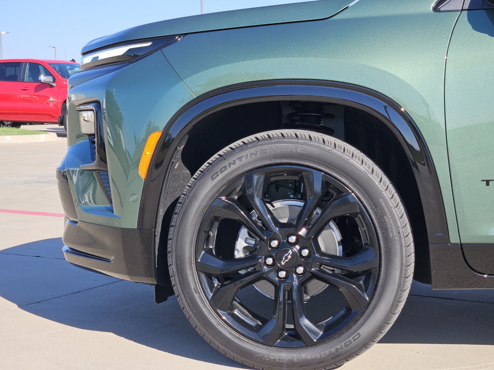New 2027 Chevrolet Traverse RS w/ LPO, Floor Liner Package FWD image 11