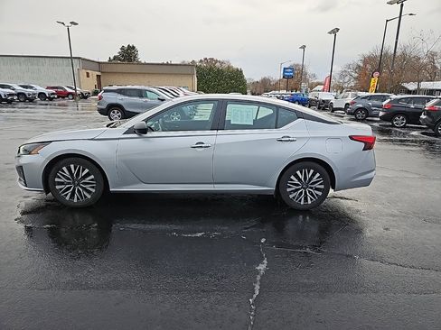Used 2024 Nissan Altima 2.5 SV image 6