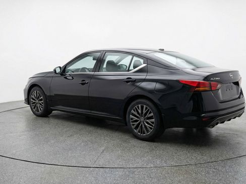 Used 2025 Nissan Altima 2.5 SV image 6