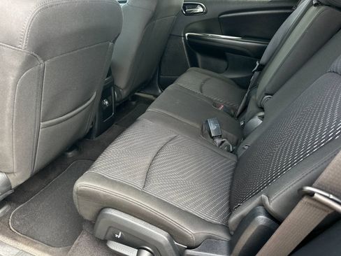 Used 2017 Dodge Journey SE w/ Flexible Seating Group FWD image 12