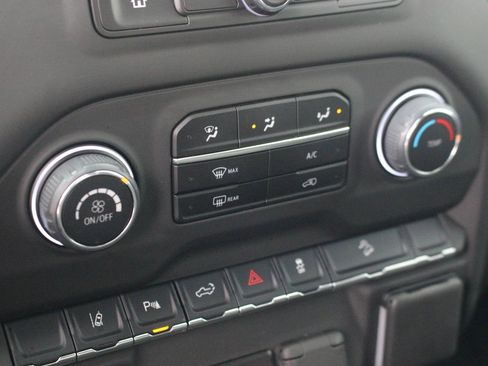 Used 2025 Chevrolet Silverado 2500 Custom w/ Custom Value Package image 30