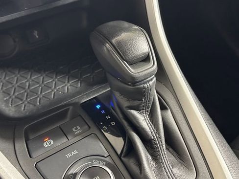 Used 2021 Toyota RAV4 LE AWD/4WD image 37