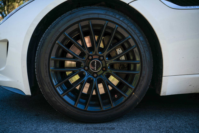 Used 2017 Jaguar F-TYPE Coupe RWD image 3