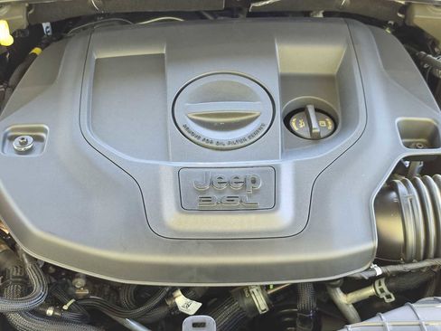 Used 2023 Jeep Grand Cherokee L Summit AWD/4WD image 13