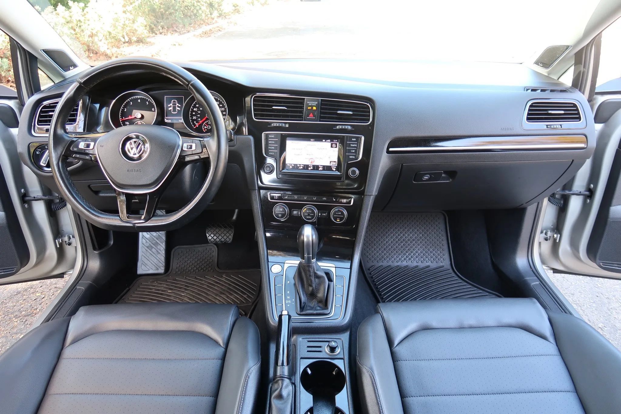 Used 2015 Volkswagen Golf SEL FWD image 22