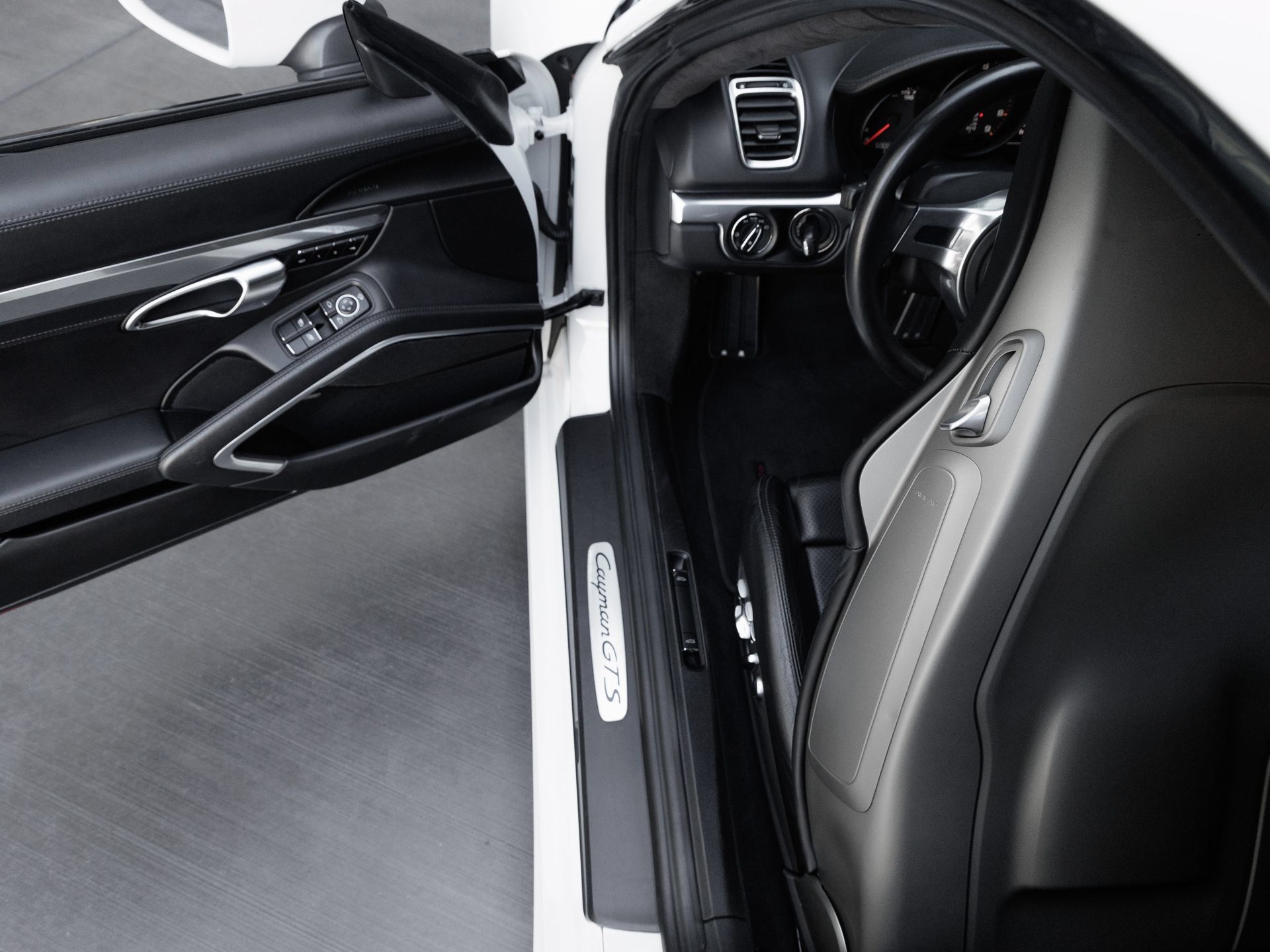 Certified 2015 Porsche Cayman GTS RWD image 25