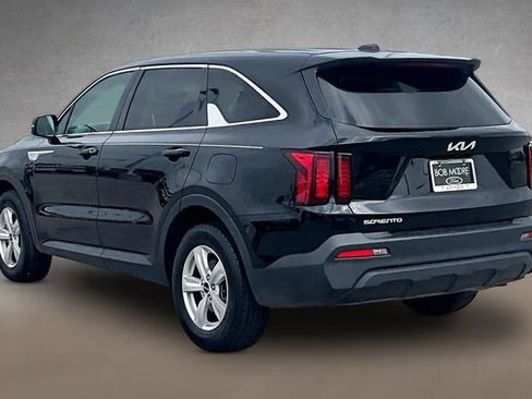 Used 2023 Kia Sorento LX FWD image 9