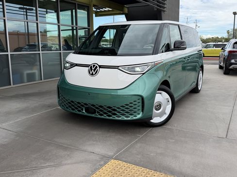 Used 2025 Volkswagen ID. Buzz 1st Edition RWD image 2
