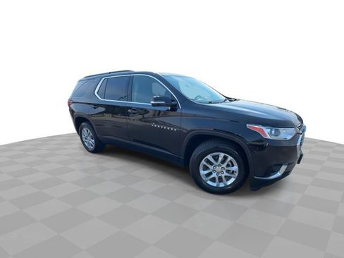 Used 2020 Chevrolet Traverse LT FWD image 2