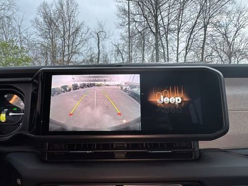 Used 2025 Jeep Wrangler Unlimited Sahara image 20