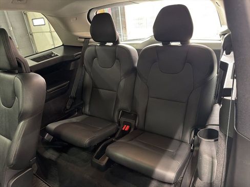Used 2020 Volvo XC90 T6 Momentum w/ Protection Package Premier image 29