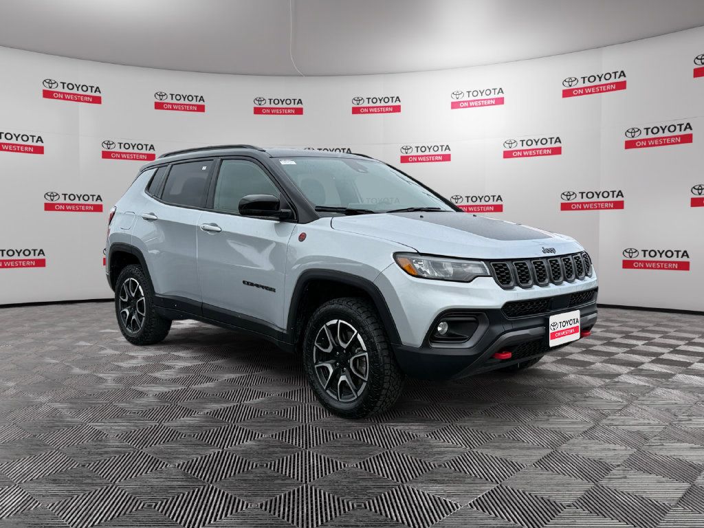 Used 2024 Jeep Compass Trailhawk AWD/4WD image 6