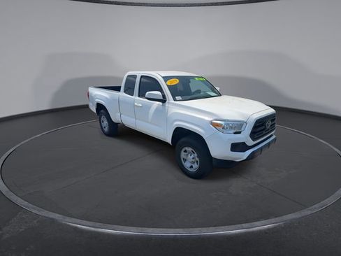 Used 2019 Toyota Tacoma SR w/ SR Convenience Package image 2