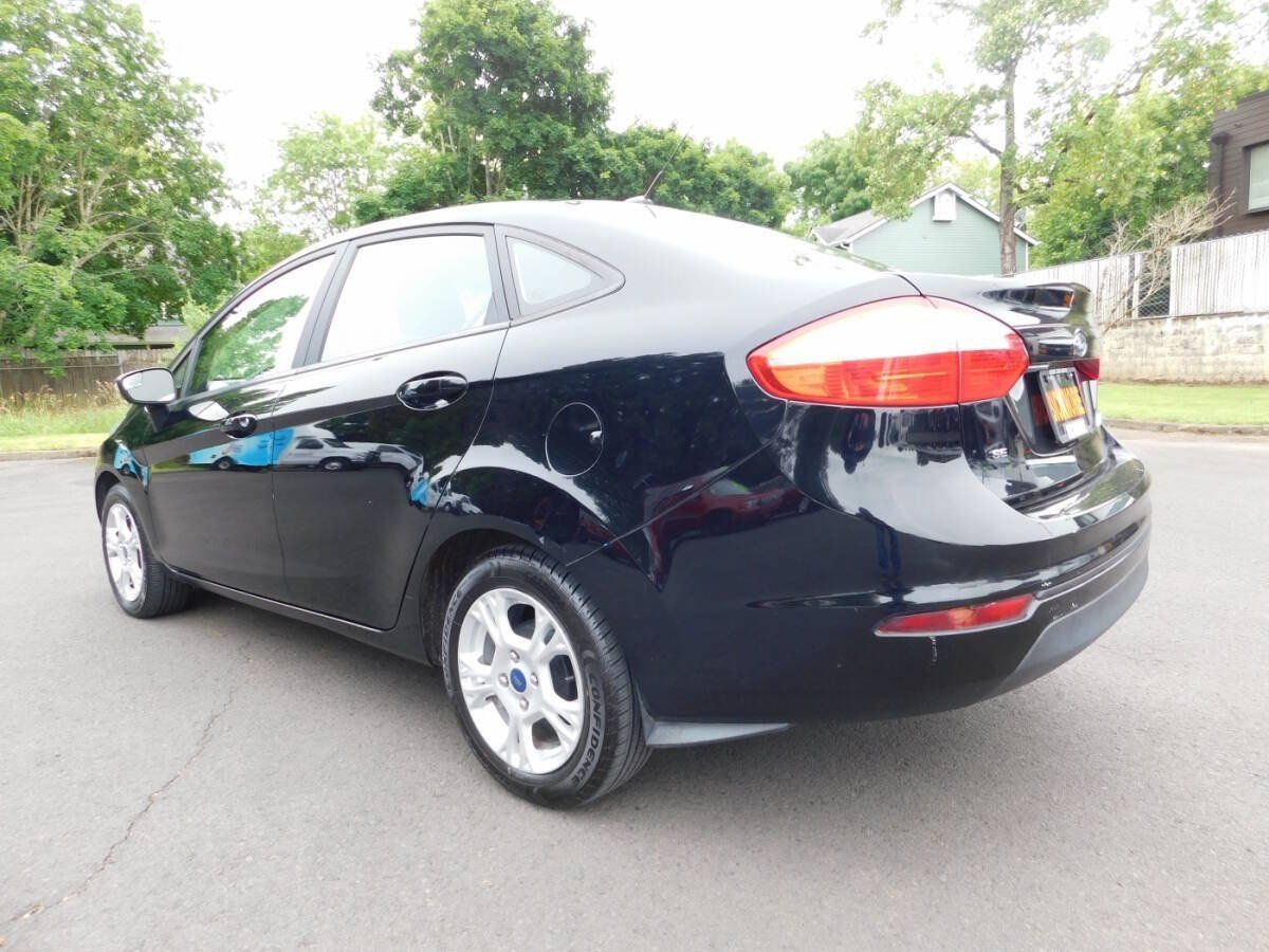 Used 2016 Ford Fiesta SE FWD image 3