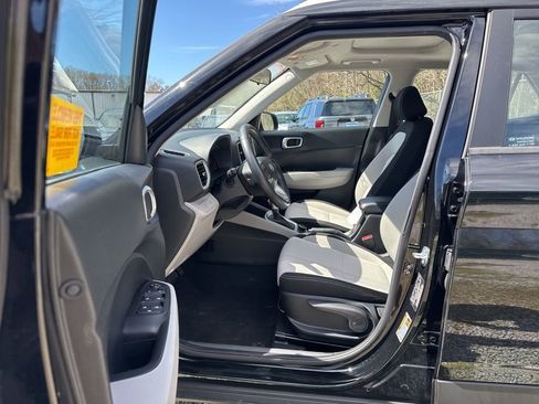 Used 2025 Hyundai Venue SEL image 14
