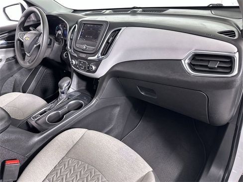 Used 2023 Chevrolet Equinox LT image 30