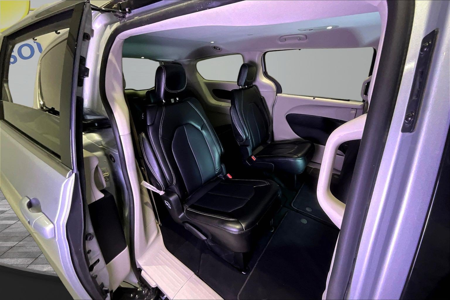 Used 2024 Chrysler Pacifica Touring-L FWD image 25