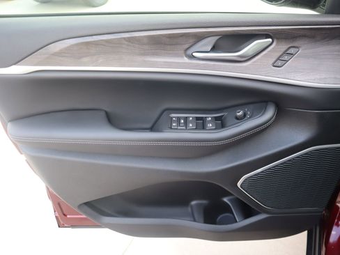New 2026 Jeep Grand Cherokee Limited AWD/4WD image 17