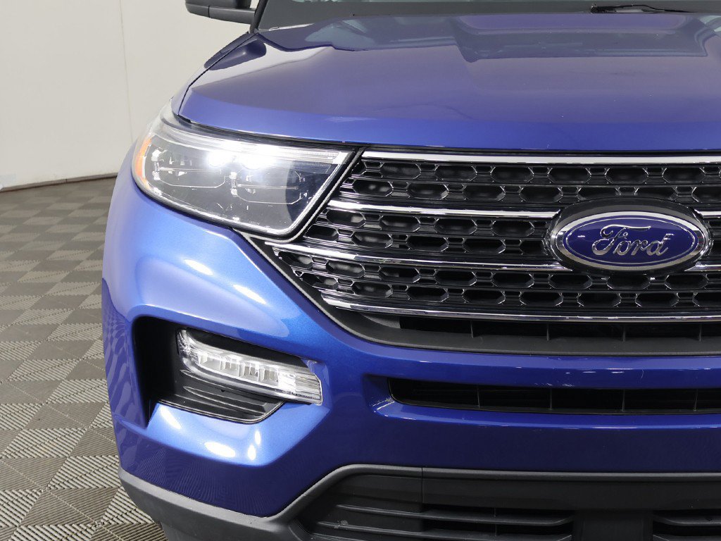 Used 2023 Ford Explorer XLT w/ Equipment Group 202A AWD/4WD image 13