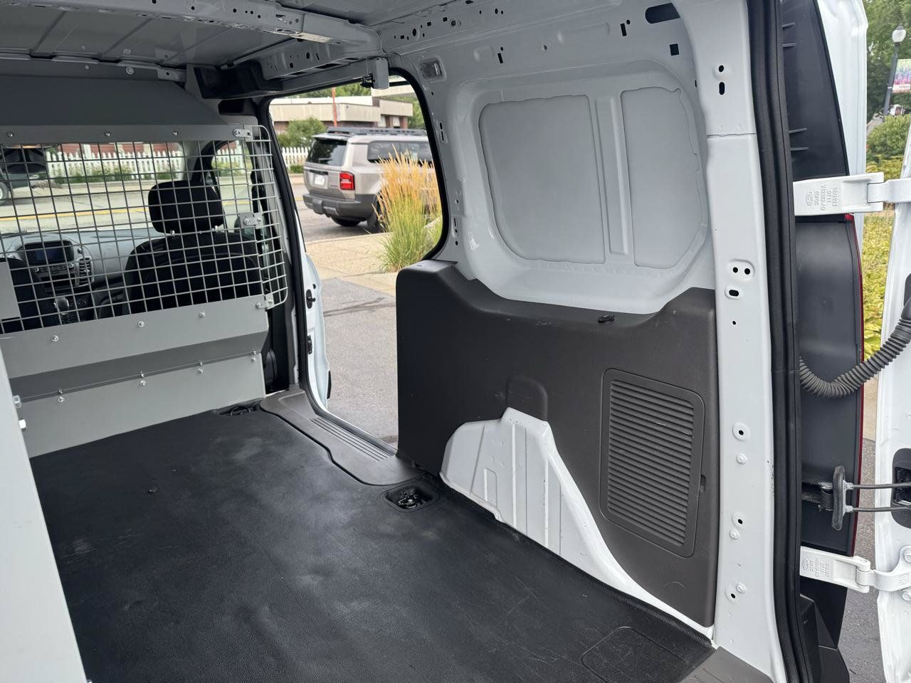 Used 2023 Ford Transit Connect XL FWD image 15