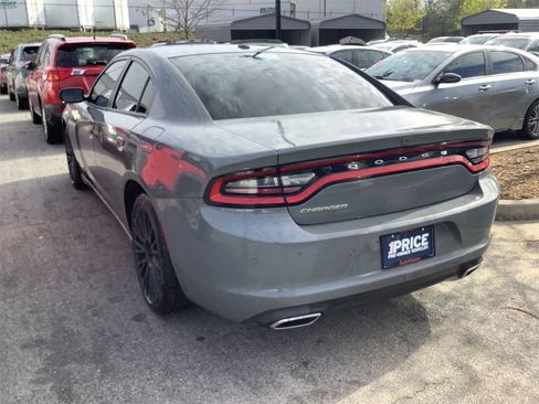 Used 2019 Dodge Charger SXT image 4