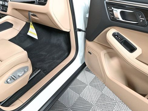 Certified 2026 Porsche Macan image 26