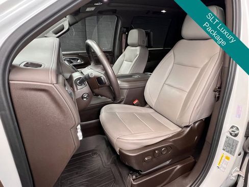 Used 2023 GMC Yukon XL SLT w/ SLT Premium Package AWD/4WD image 4
