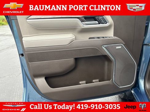 Used 2025 Chevrolet Silverado 2500 LTZ w/ LTZ Convenience Package AWD/4WD image 11