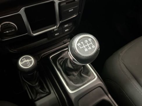 Used 2021 Jeep Gladiator Sport w/ Auxiliary Switch Group AWD/4WD image 17