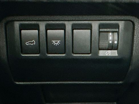 Used 2024 Subaru Ascent Premium w/ Convenience Package image 16