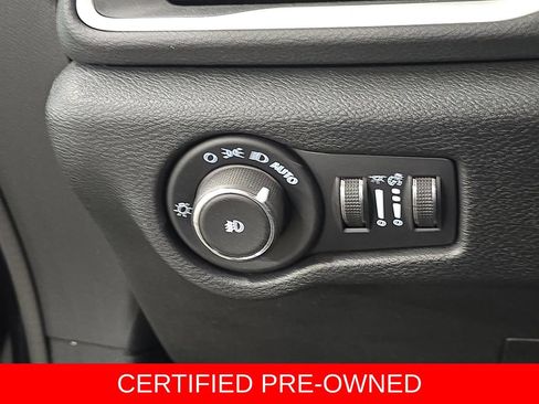 Used 2025 Chrysler Pacifica Select FWD image 26
