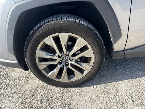 Used 2019 Toyota RAV4 XLE Premium w/ Cold Weather Package FWD image 10