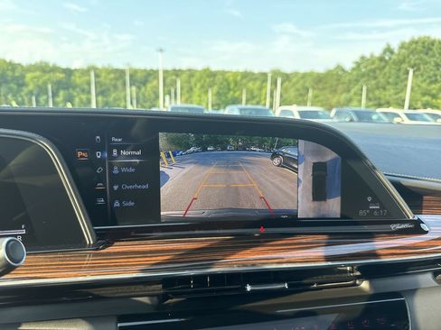 Used 2021 Cadillac Escalade Premium Luxury AWD/4WD image 24