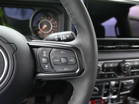 Used 2025 Jeep Gladiator Mojave w/ Safety Group image 32